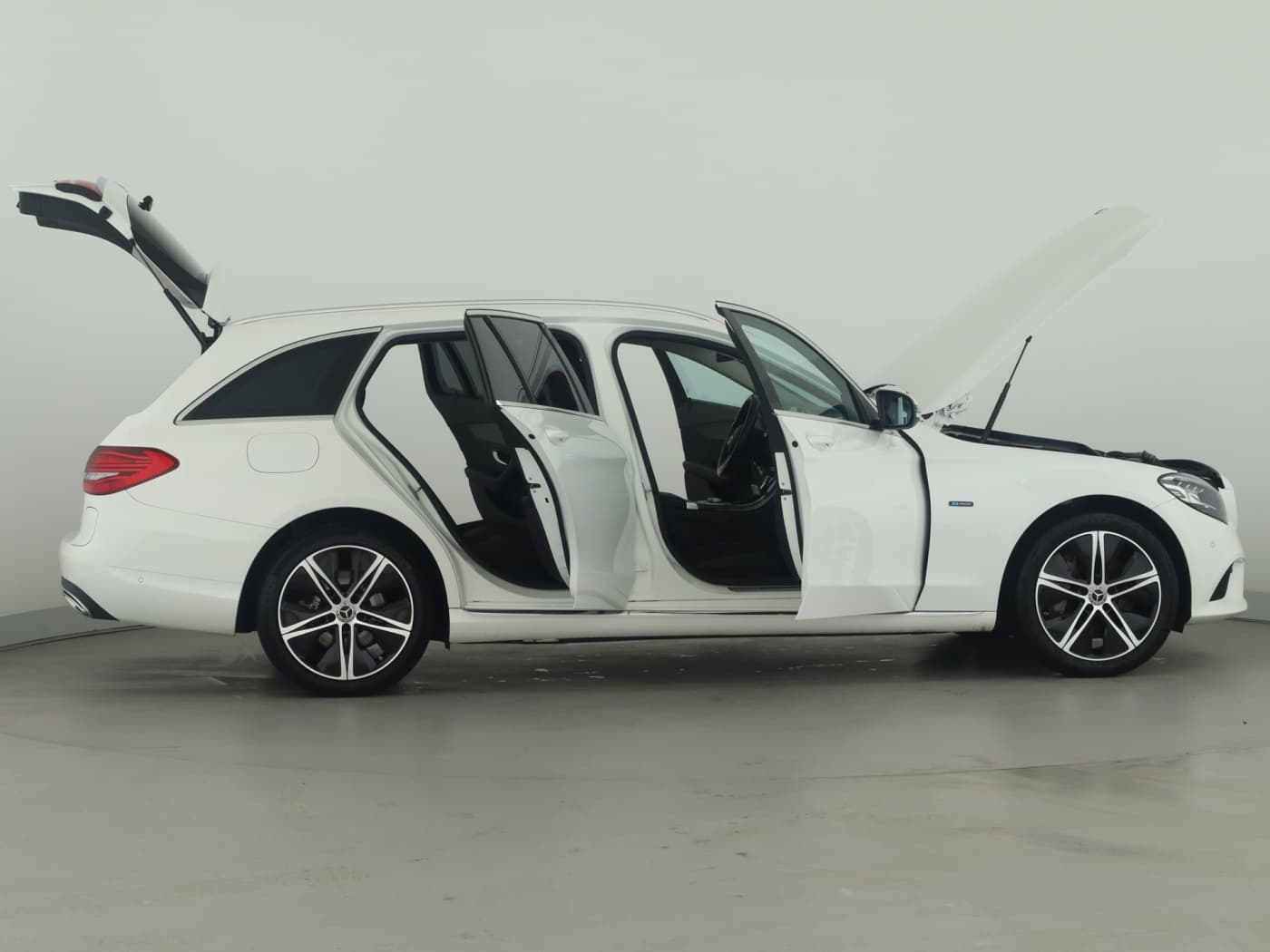 Mercedes-Benz C 300 e T Bild 8