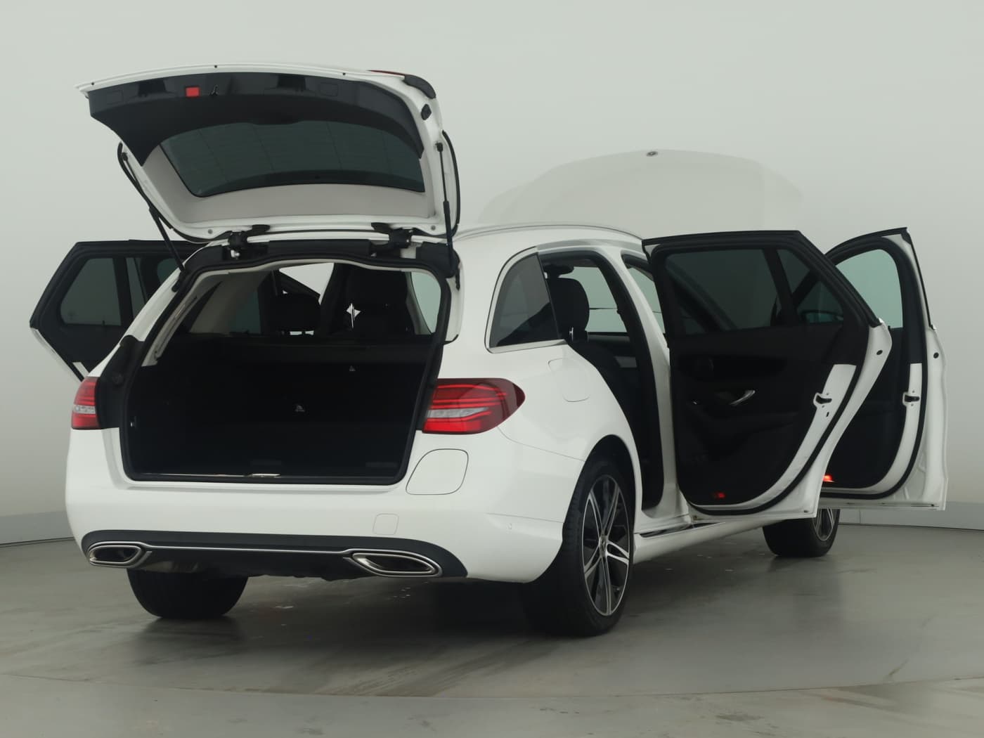 Mercedes-Benz C 300 e T Bild 9