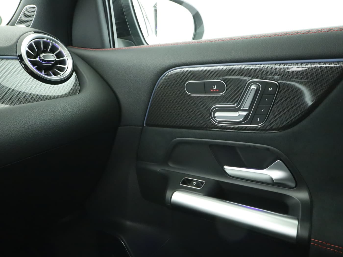 Mercedes-Benz GLA 250 4MATIC Bild 16