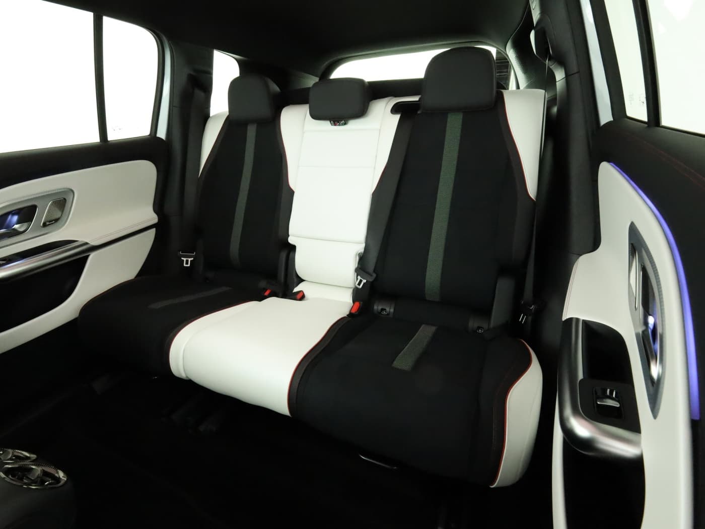 Mercedes-Benz GLB 250+ mit EQ Technologie Bild 18