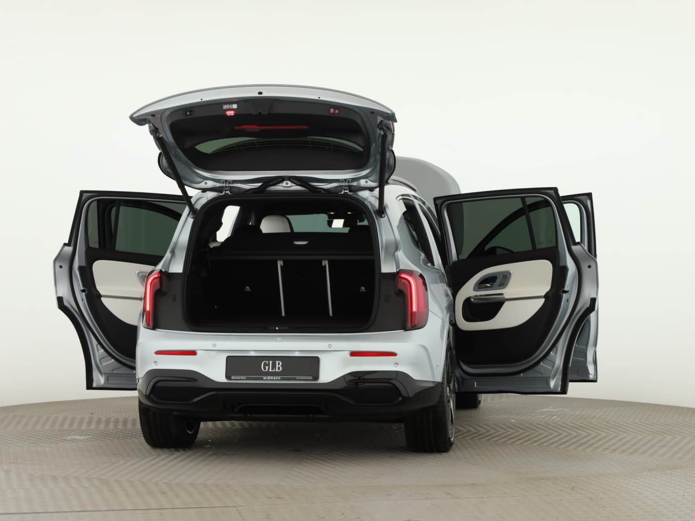 Mercedes-Benz GLB 250+ mit EQ Technologie Bild 9