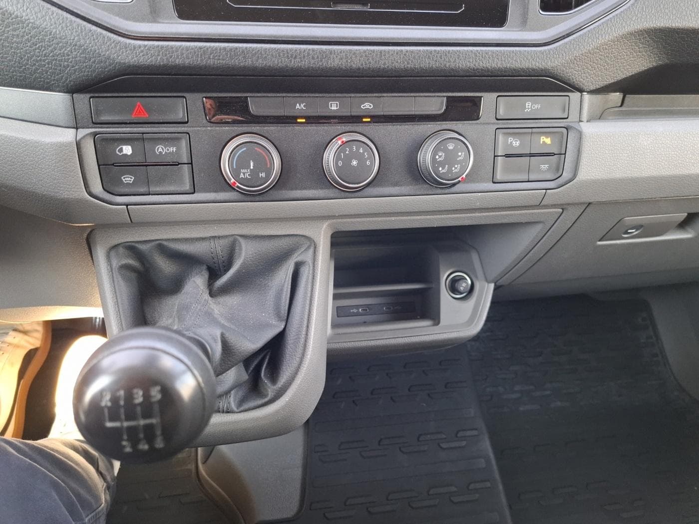 Volkswagen Crafter 35 2.0 TDI L2H2 FWD (EURO 6d-TEMP) Bild 17