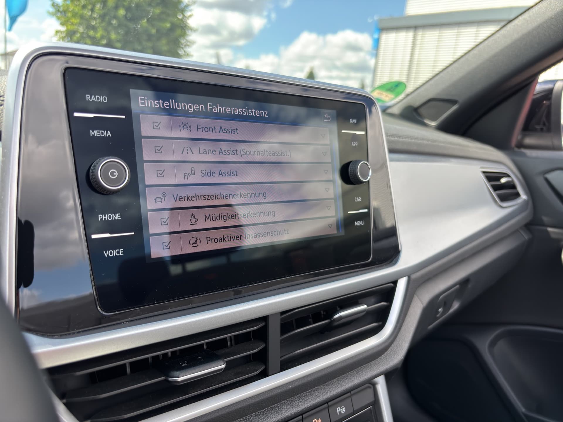 Volkswagen T-Roc Cabriolet Style 1.5 TSI 150 PS NAVI ACC KAMERA Bild 19