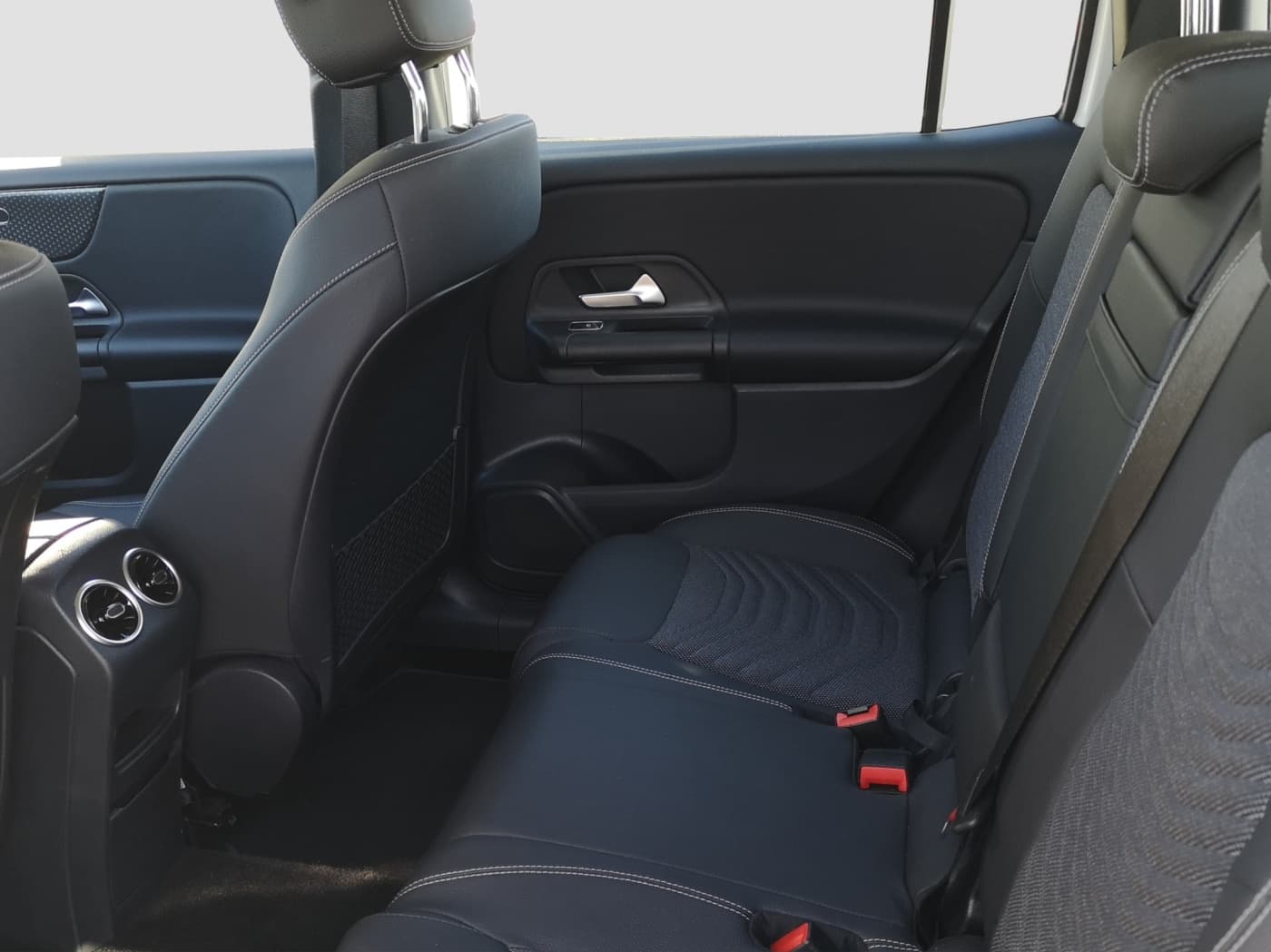 Mercedes-Benz GLB 180 d Bild 15