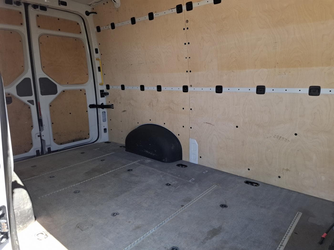 Volkswagen Crafter Kasten 35 mittellang Hochdach FWD TDI Bild 15
