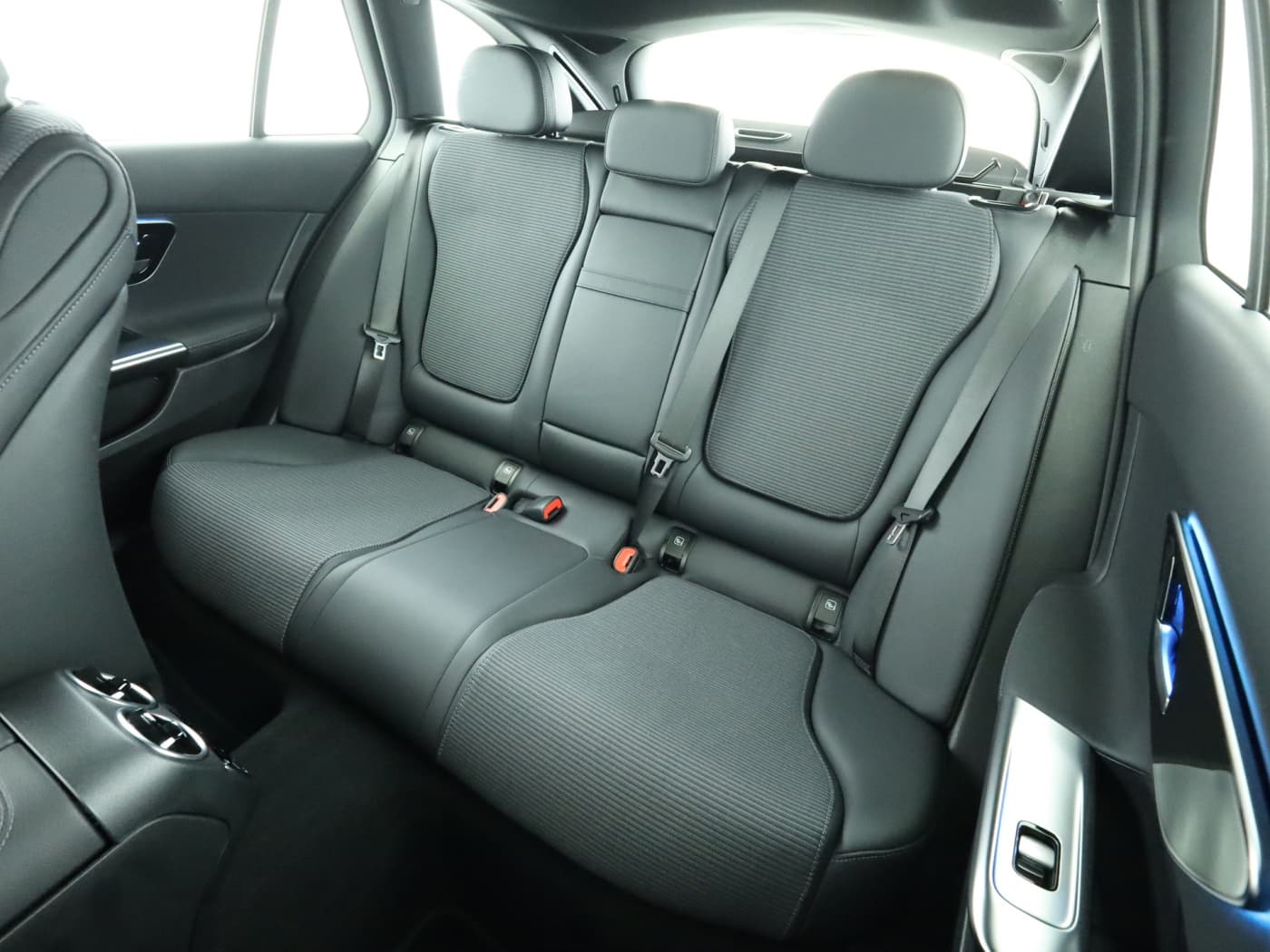 Mercedes-Benz C 300 e T Bild 18