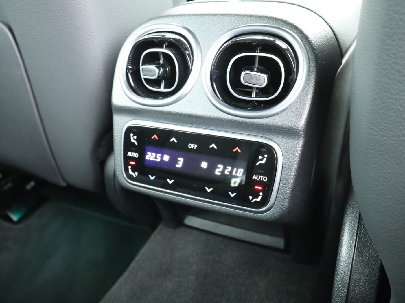 Mercedes-Benz C 300 e T Bild 23