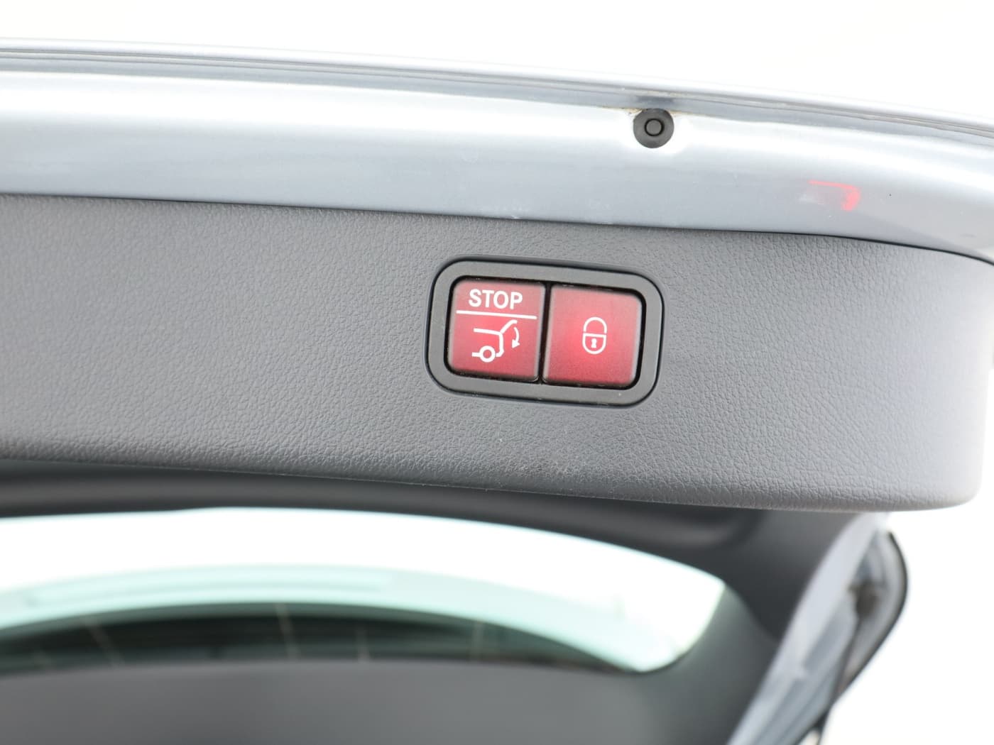 Mercedes-Benz C 300 e T Bild 24