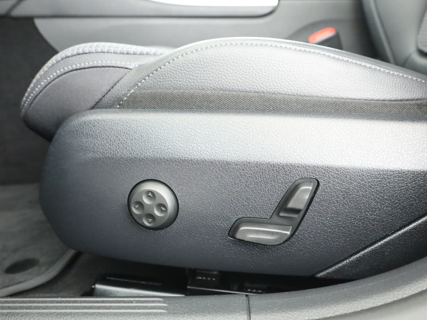 Mercedes-Benz C 300 e T Bild 27