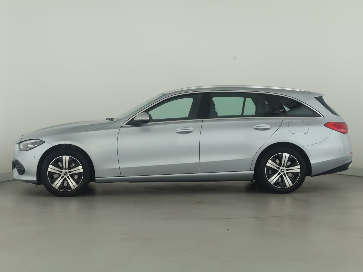 Mercedes-Benz C 300 e T Bild 7