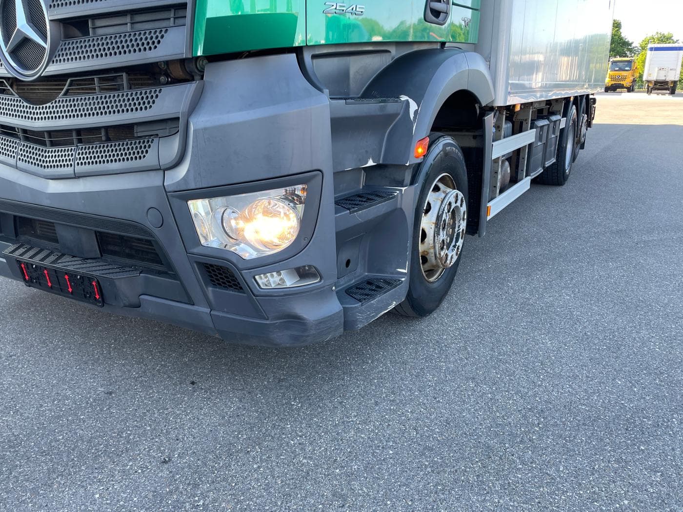 Mercedes-Benz Antos 2545 L 6X2 Bild 4
