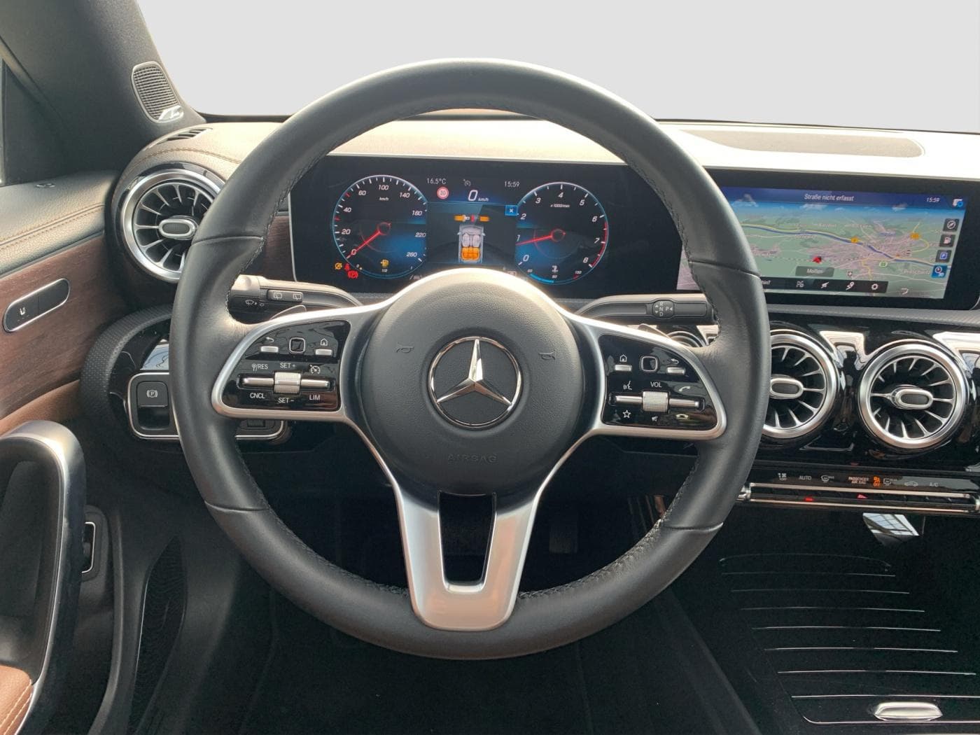 Mercedes-Benz CLA 180 SB Bild 10