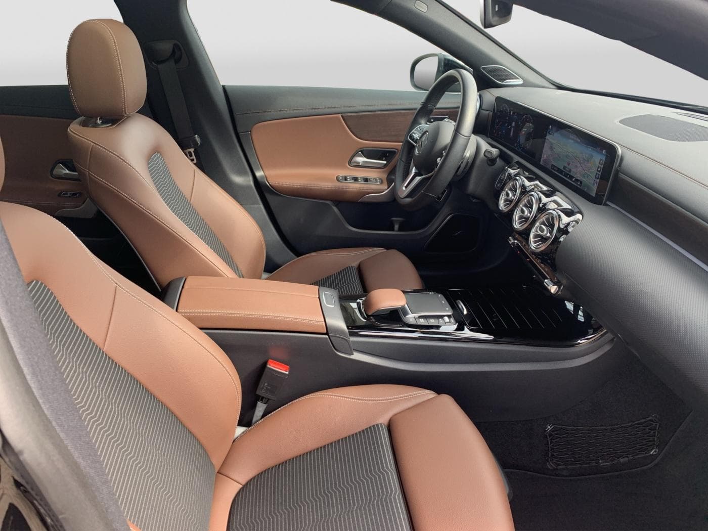 Mercedes-Benz CLA 180 SB Bild 15