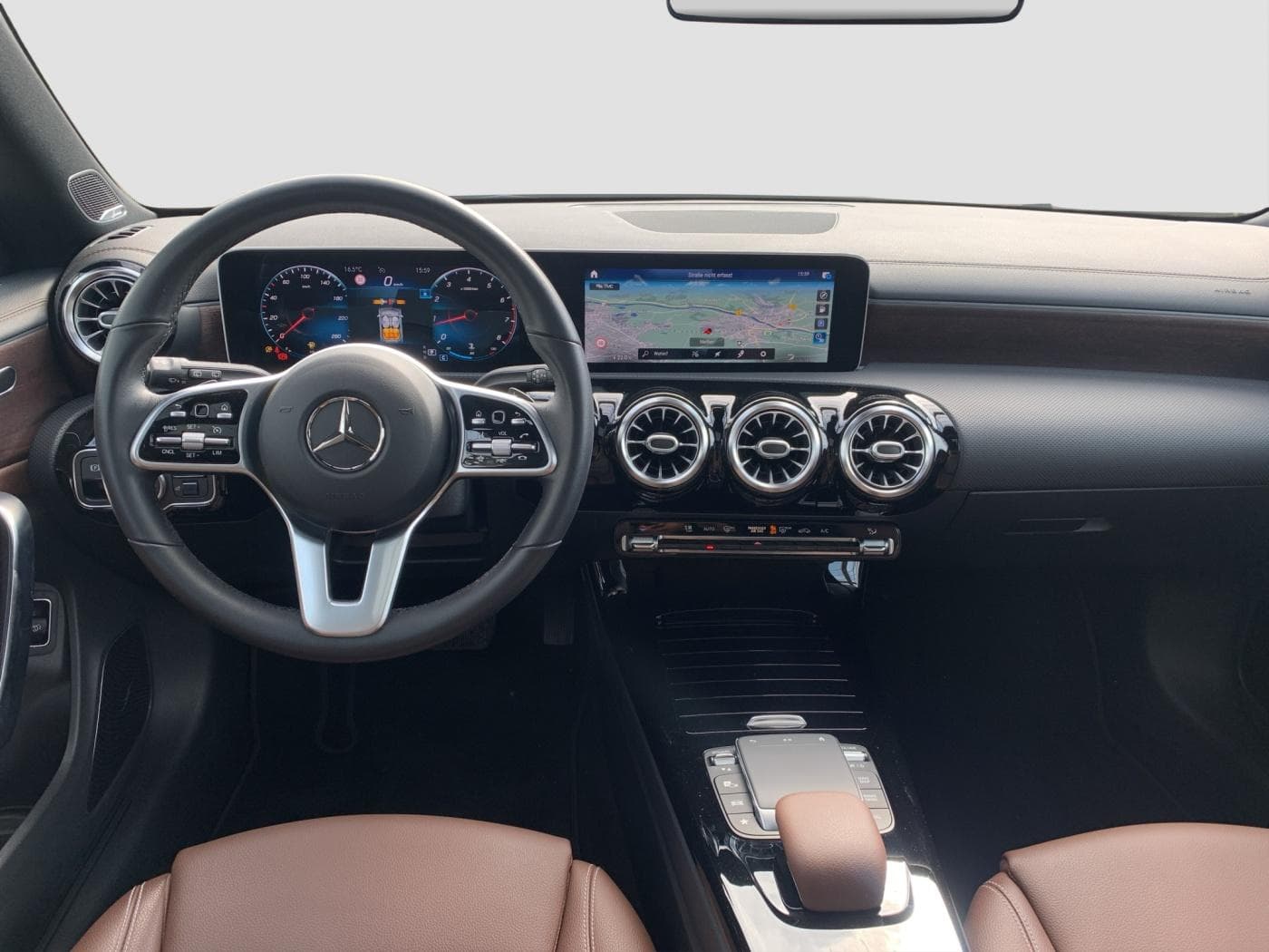 Mercedes-Benz CLA 180 SB Bild 9