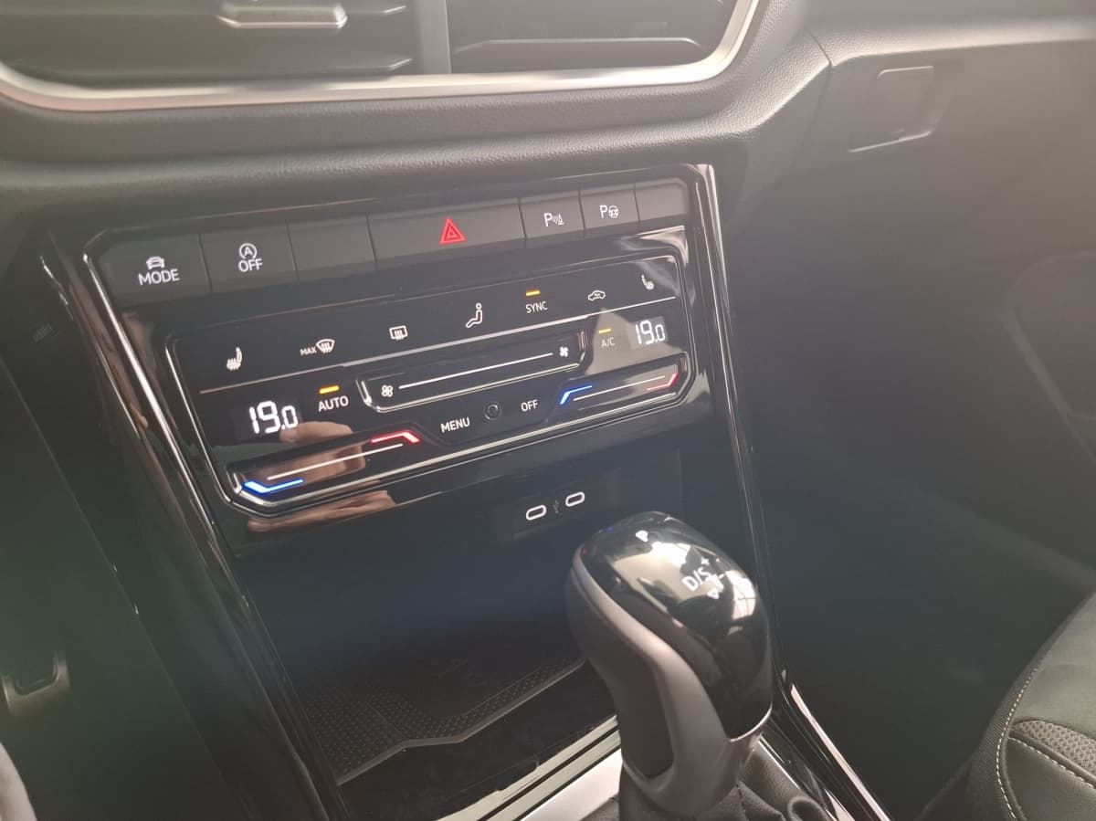 Volkswagen T-Roc R-Line 1.5 TSI 150 pS DSG AHK NAVI ACC KAMERA Bild 13