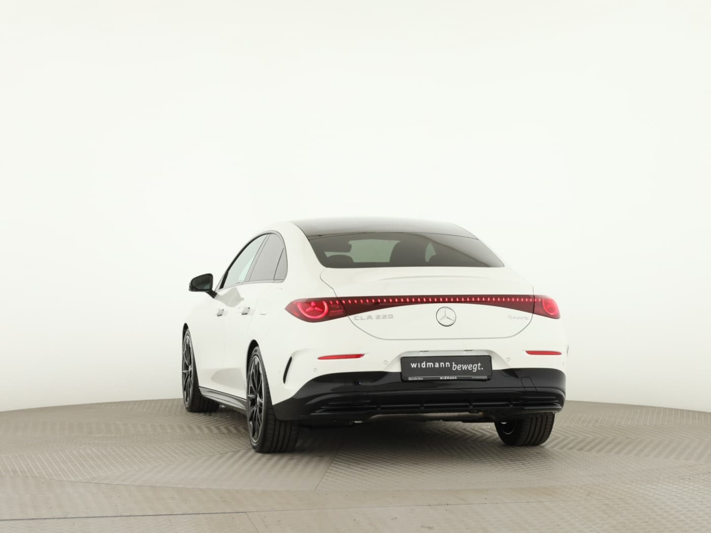 Mercedes-Benz CLA 220 4MATIC Bild 4