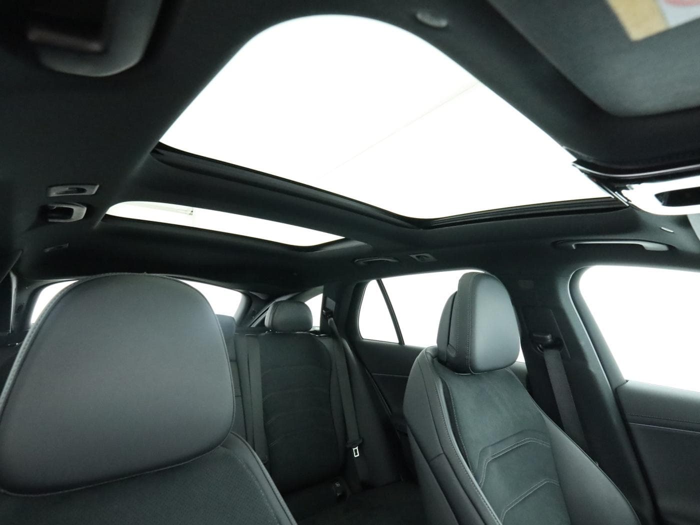 Mercedes-Benz E 220 d 4M T Bild 21