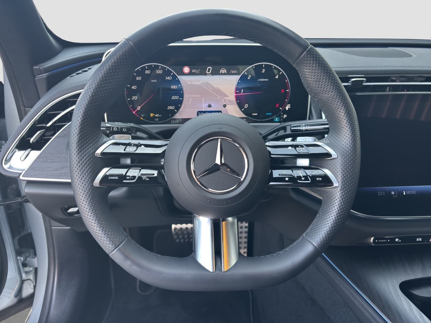 Mercedes-Benz E 220 d T Bild 10