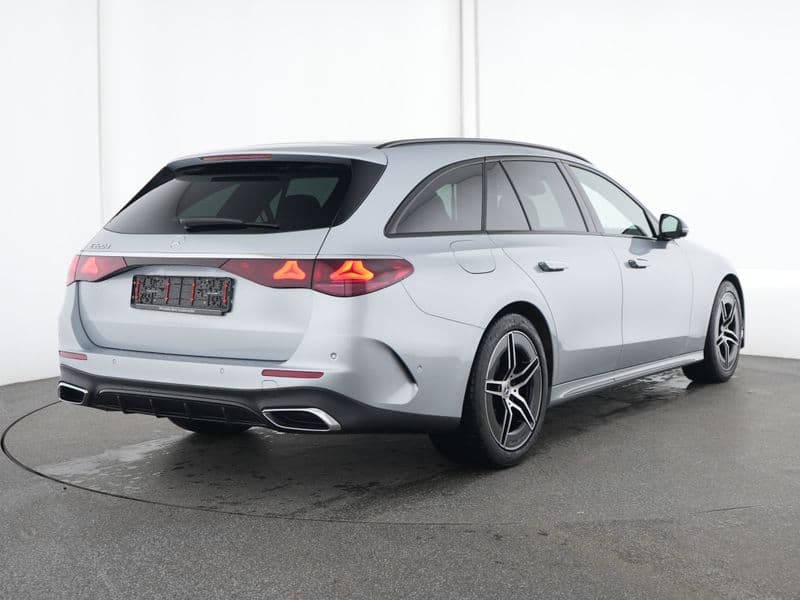 Mercedes-Benz E 220 d T Bild 2