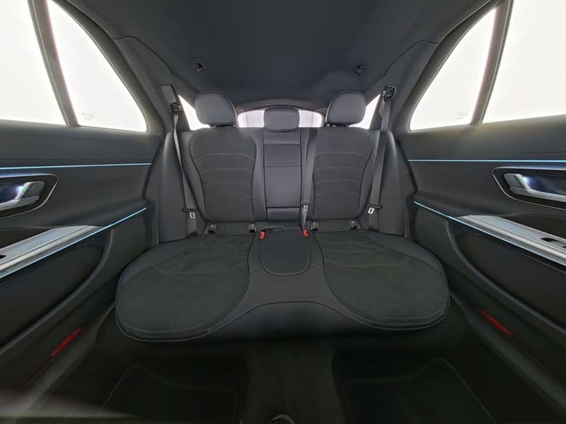 Mercedes-Benz E 220 d T Bild 8