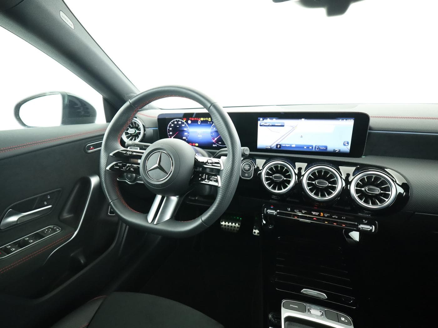 Mercedes-Benz CLA 200 Bild 10