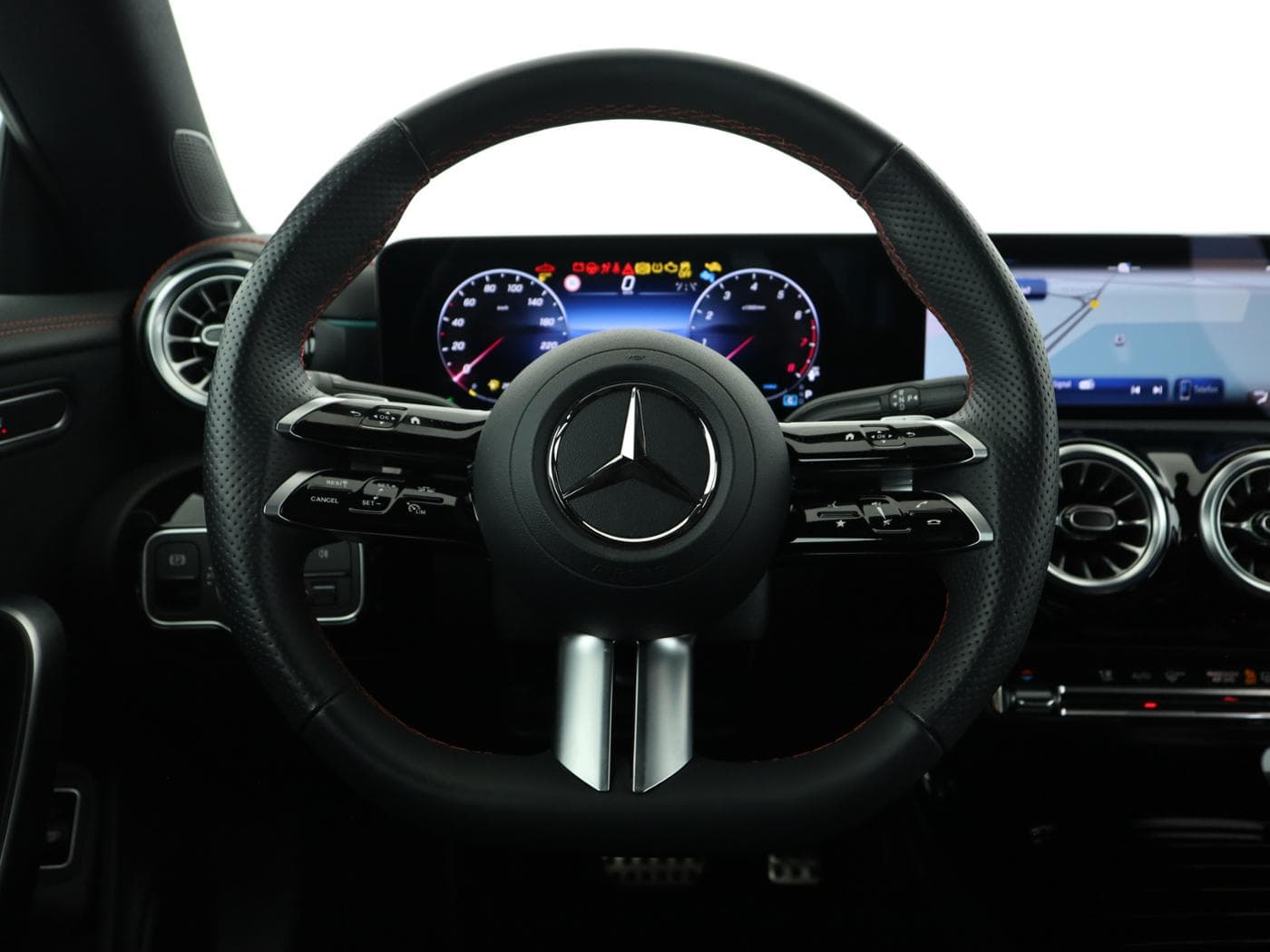 Mercedes-Benz CLA 200 Bild 11