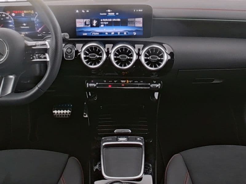 Mercedes-Benz CLA 200 Coup Bild 5
