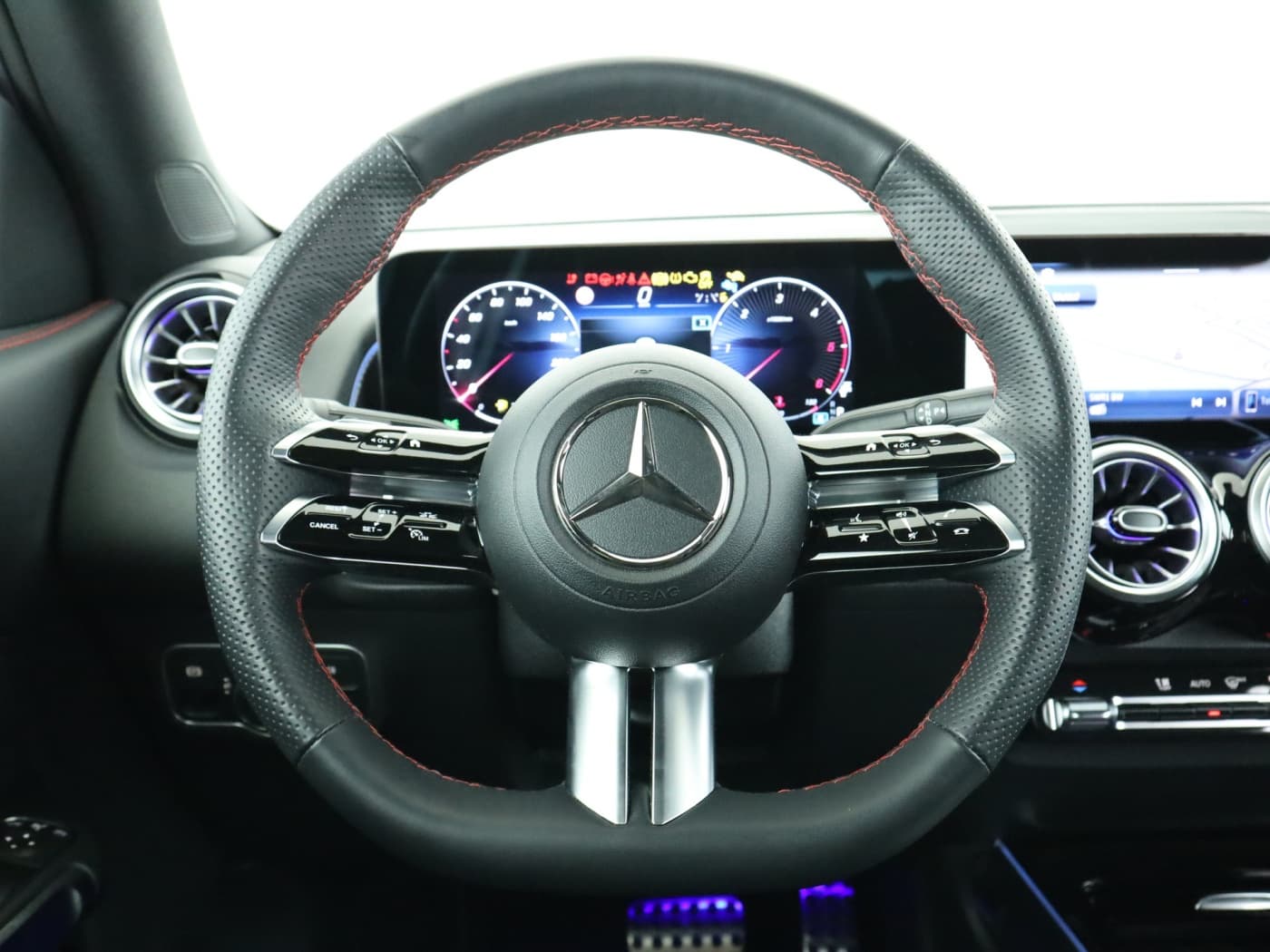 Mercedes-Benz GLB 220 d 4M Bild 11