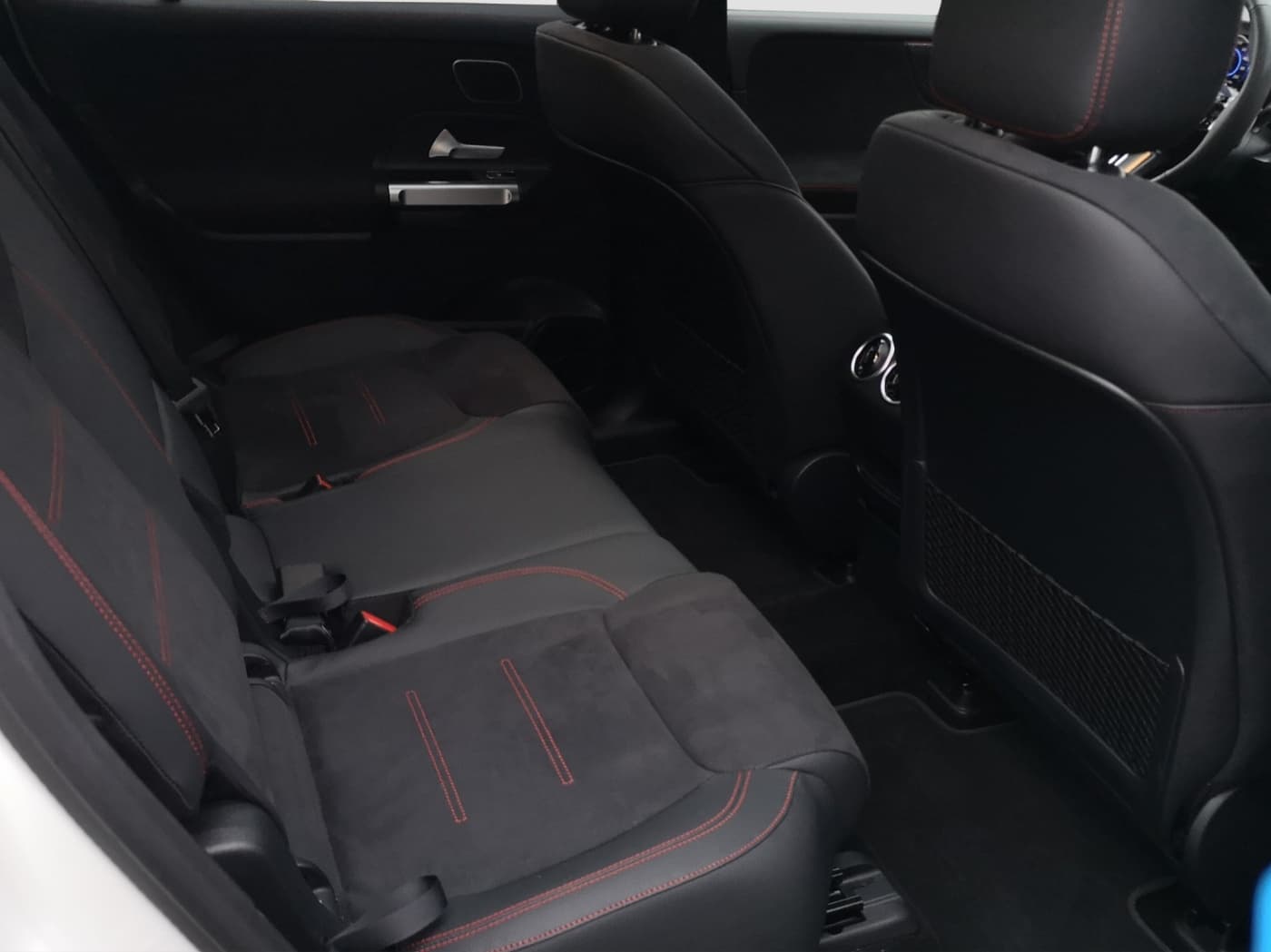 Mercedes-Benz EQB 300 4M Bild 17
