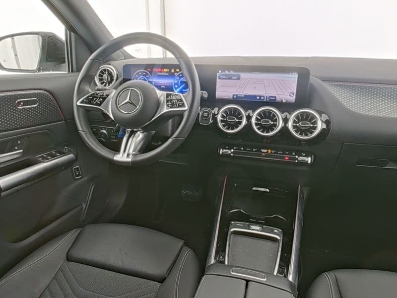 Mercedes-Benz EQA 300 4M Bild 6