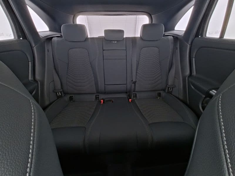 Mercedes-Benz EQA 300 4M Bild 8