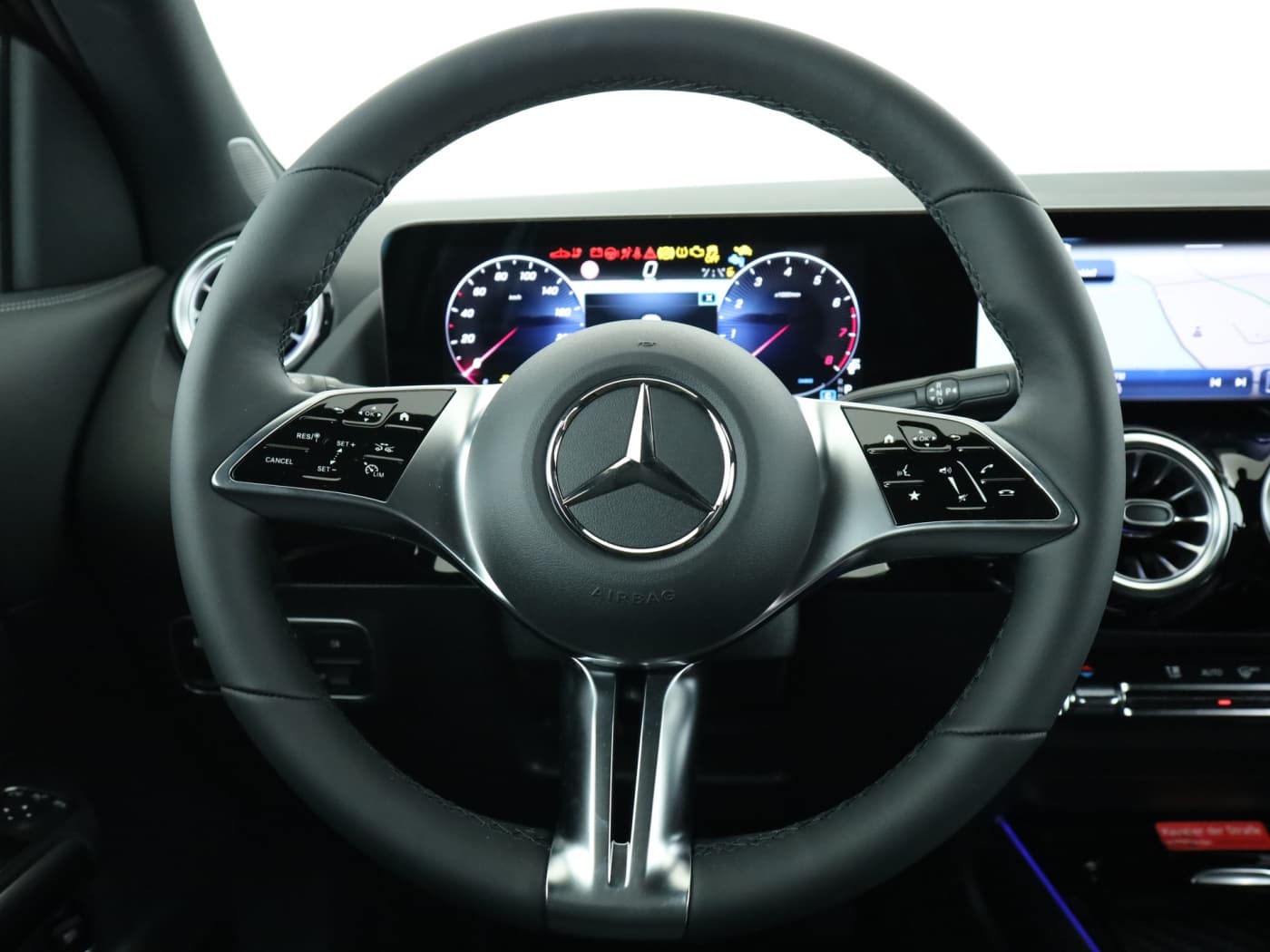 Mercedes-Benz GLA 180 Bild 11
