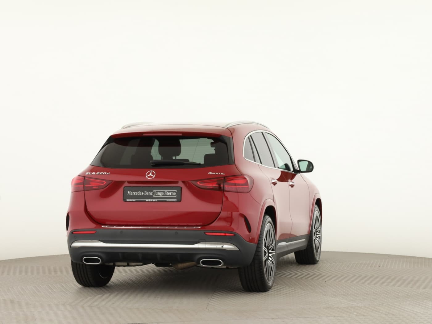 Mercedes-Benz GLA 220 d 4M Bild 2