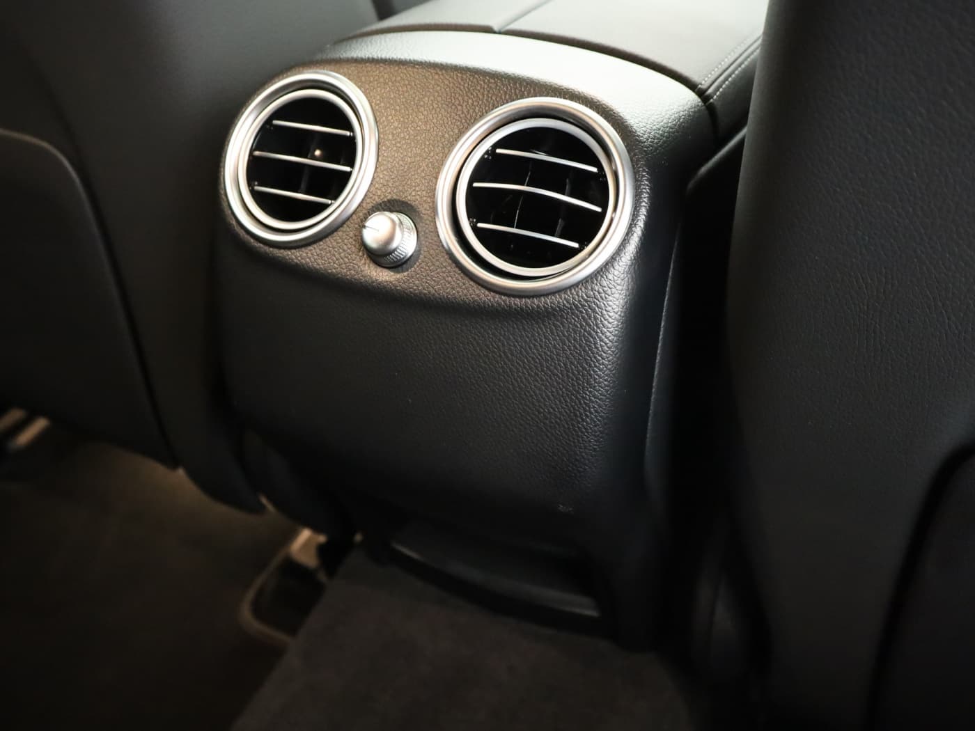 Mercedes-Benz EQC 400 4M Bild 24