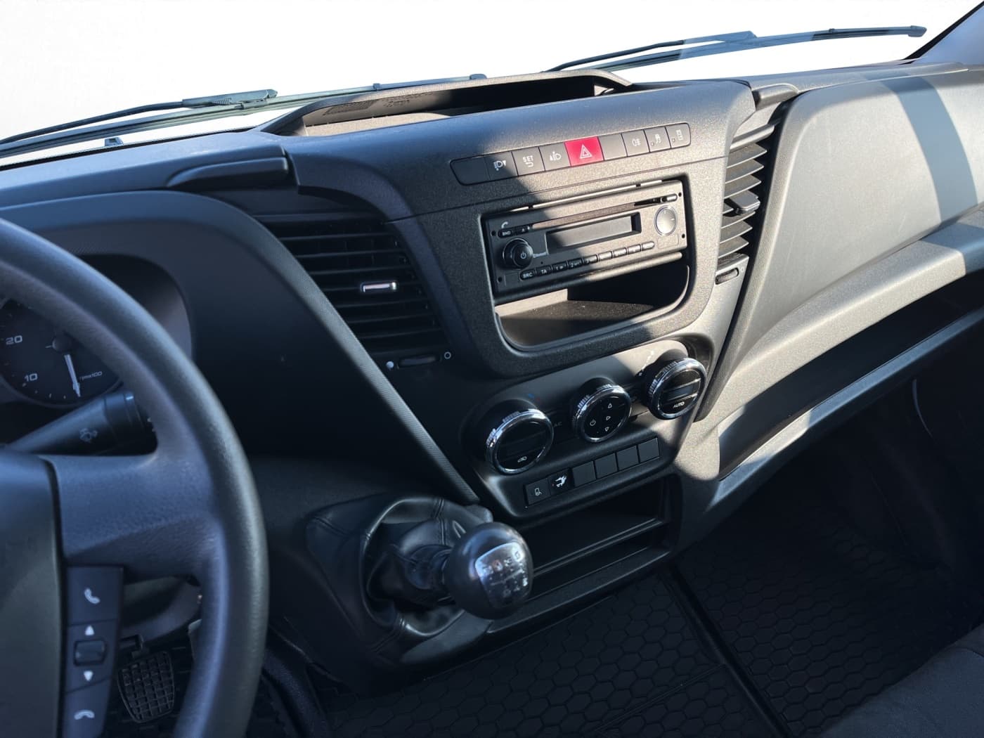 IVECO Daily Koffer LBW Bild 8