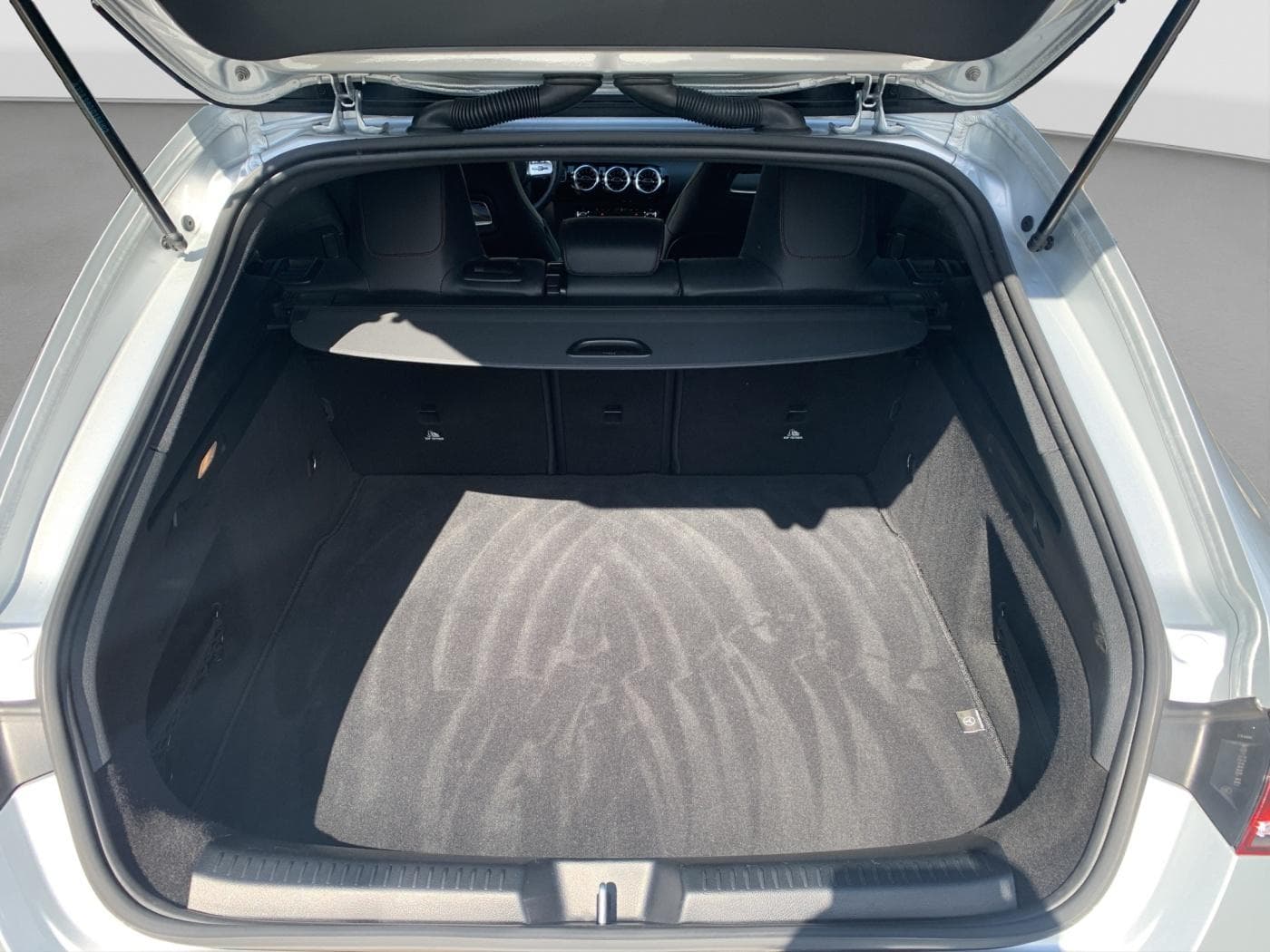 Mercedes-Benz CLA 200 d SB Bild 18