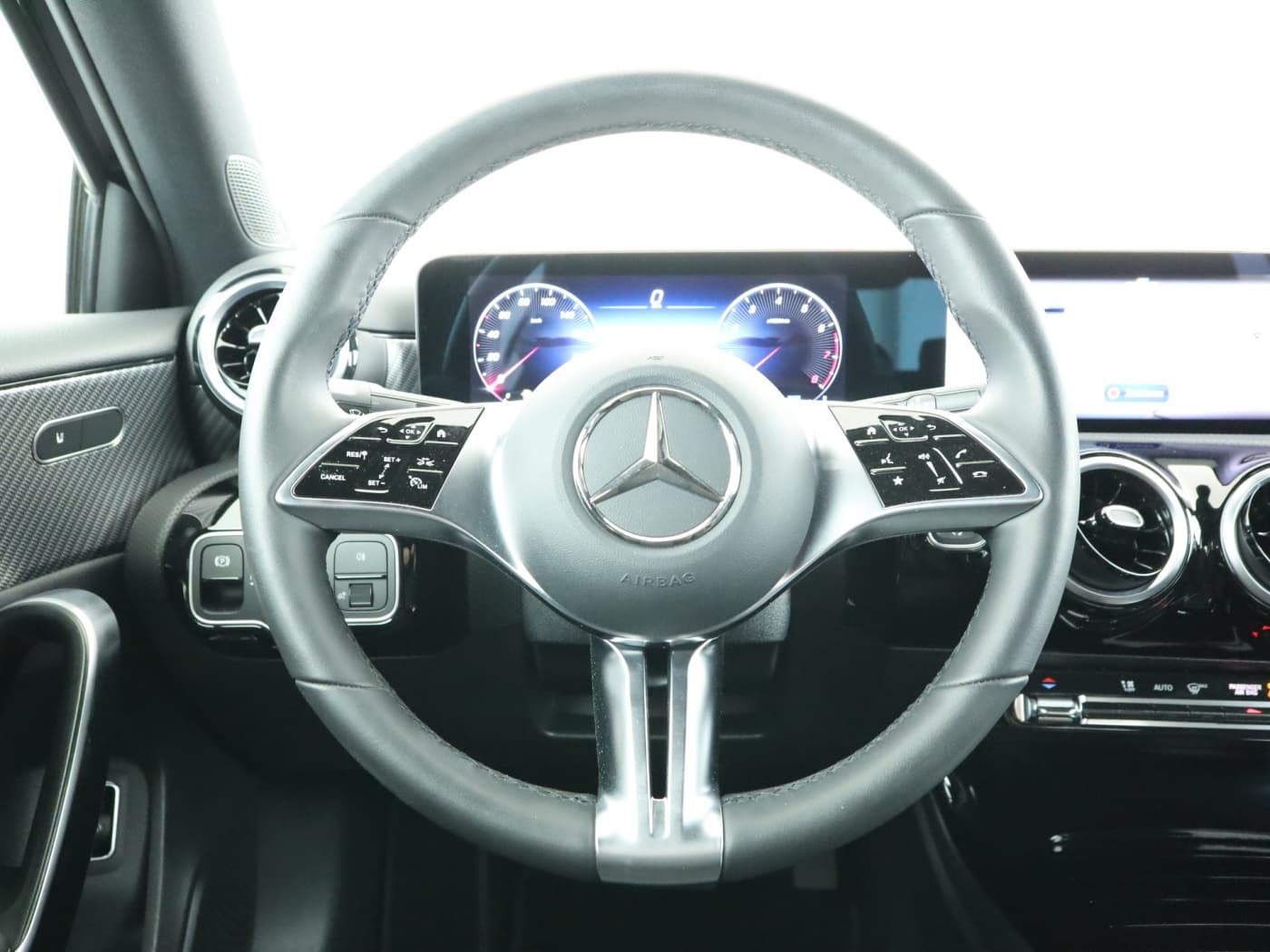 Mercedes-Benz A 180 Lim Bild 11