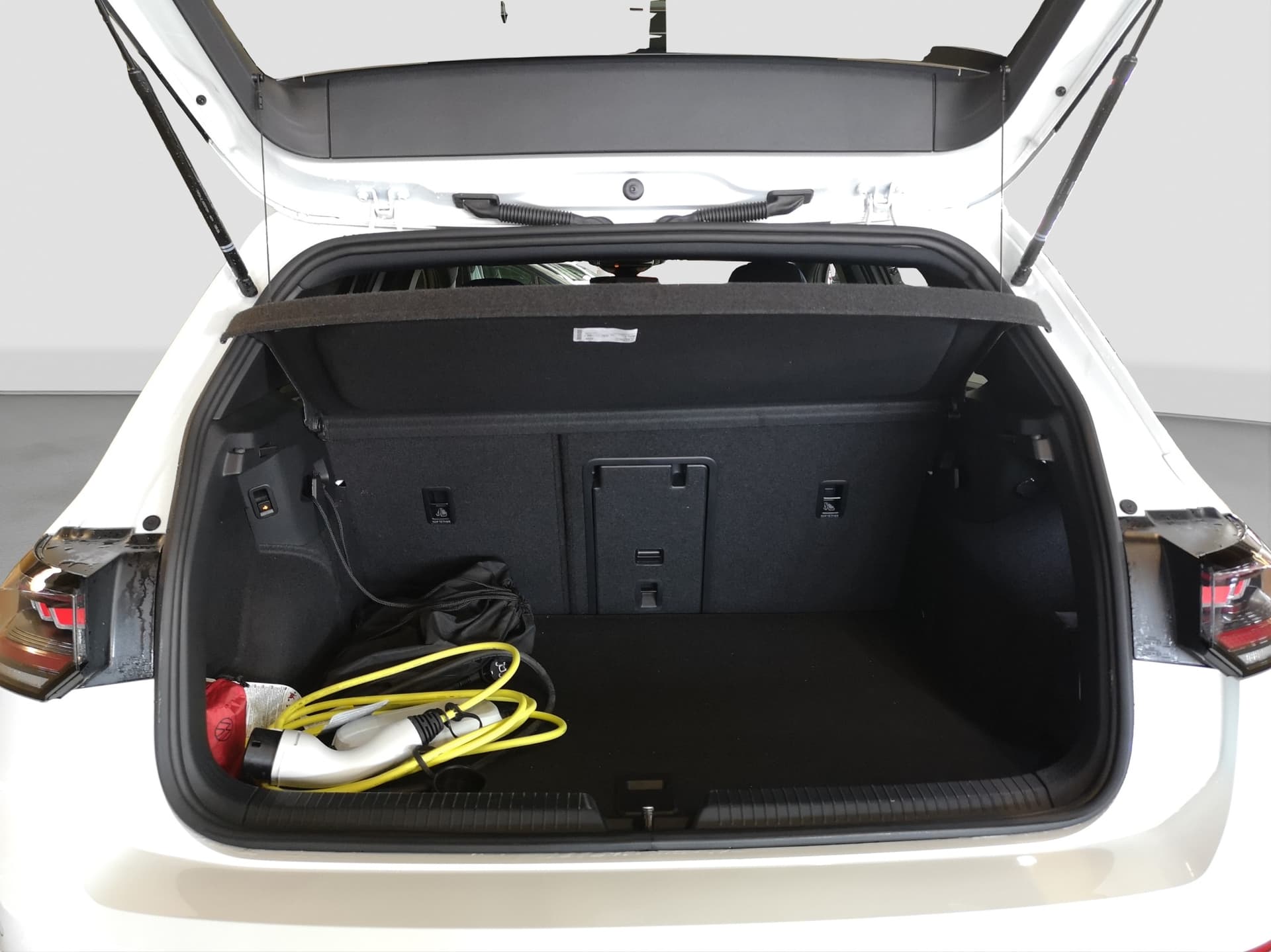 Volkswagen Golf GTE 1.5 l eHybrid OPF / 85 kW (116 PS) 6-Gang-Doppelkupplungsgetriebe DSG Bild 19