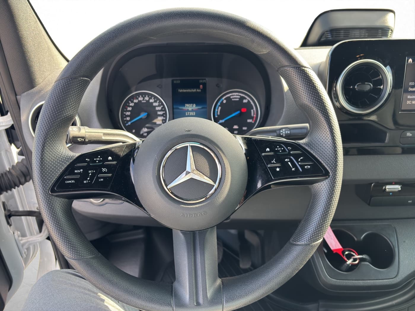 Mercedes-Benz eSprinter 314 Kasten flach L2/H1 Bild 10