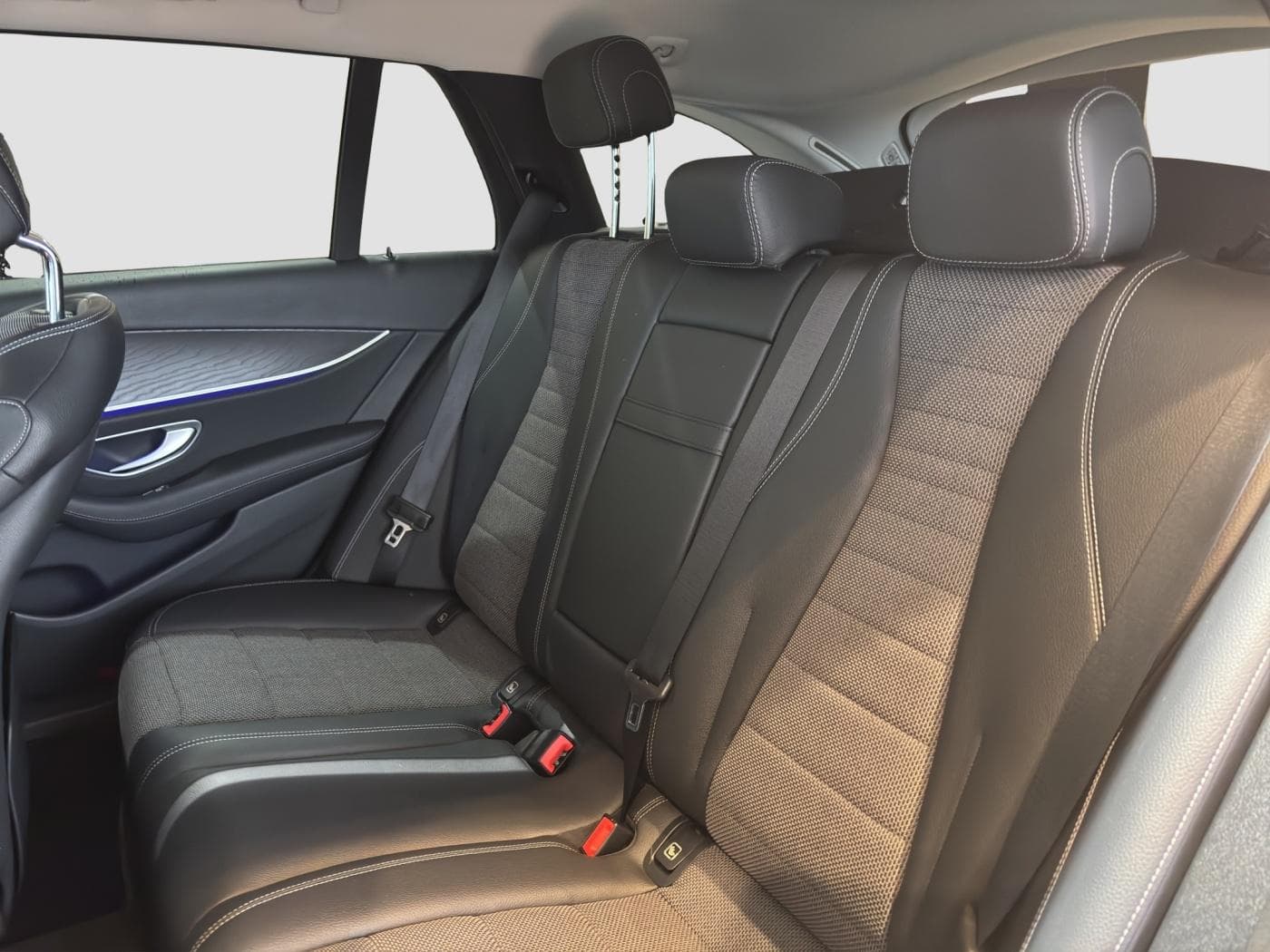 Mercedes-Benz E 220 d T Bild 16