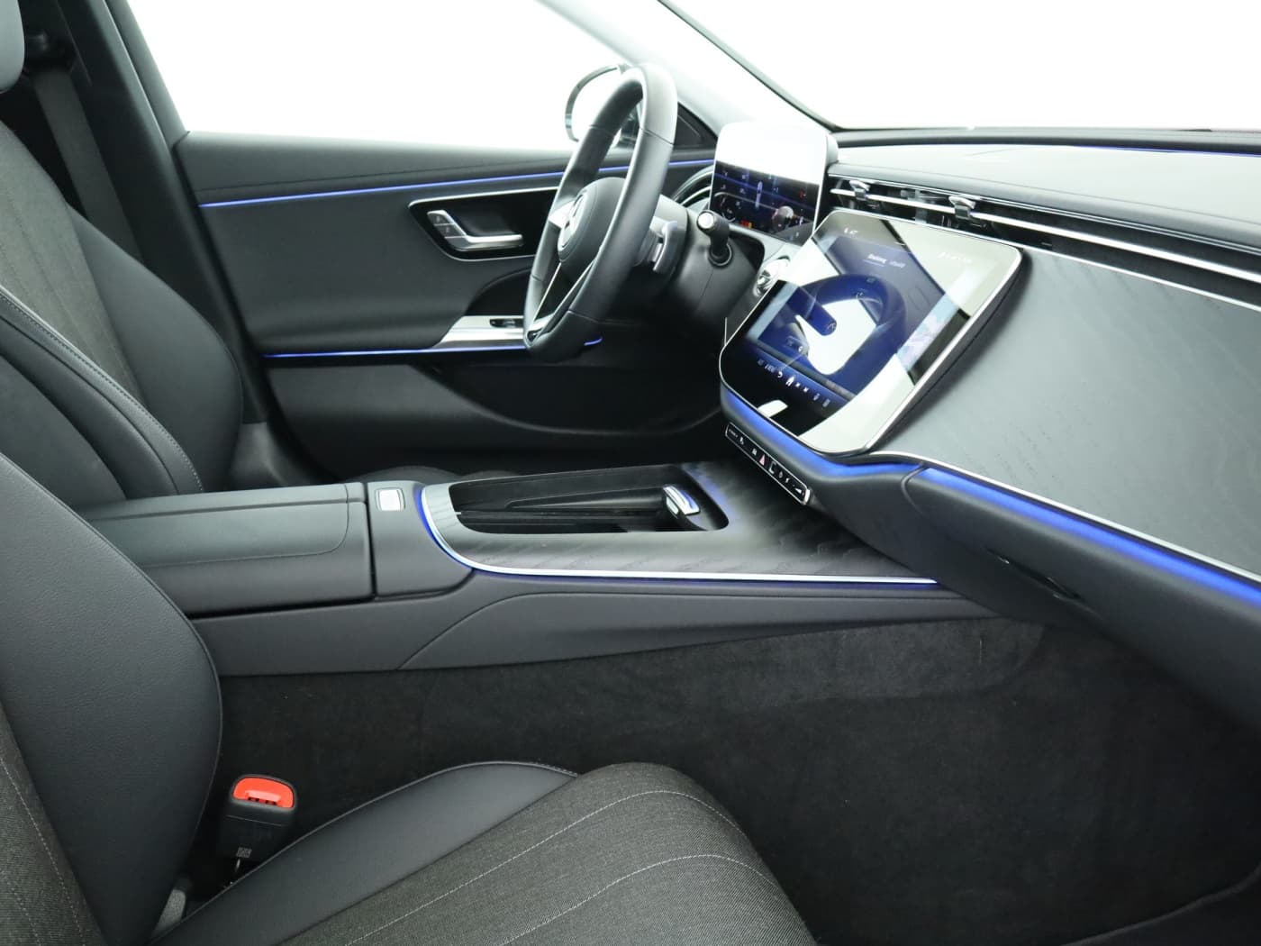 Mercedes-Benz E 220 d T Bild 17