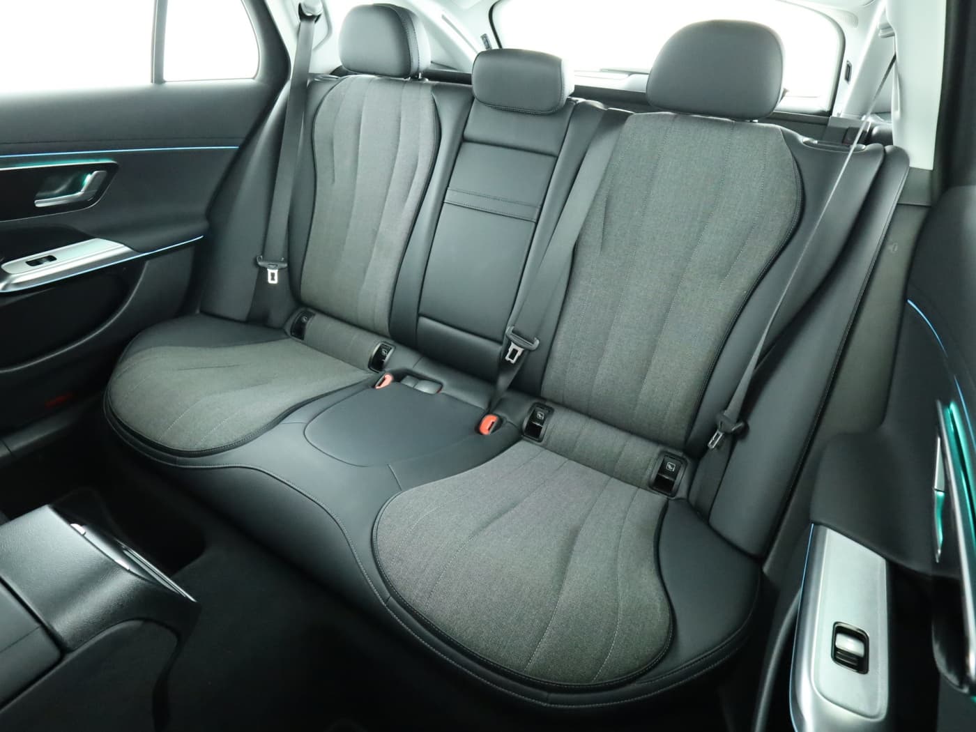 Mercedes-Benz E 220 d T Bild 18