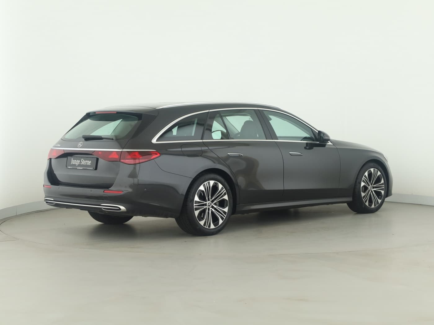 Mercedes-Benz E 220 d T Bild 6
