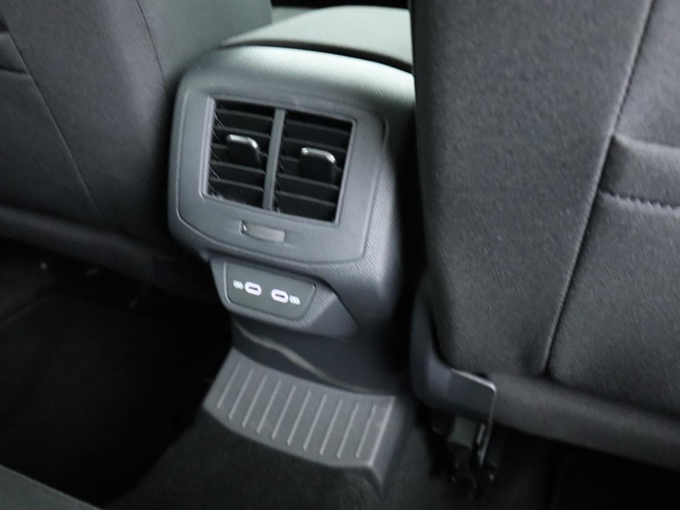 Volkswagen T-Roc 1.5 TSI Life Bild 23