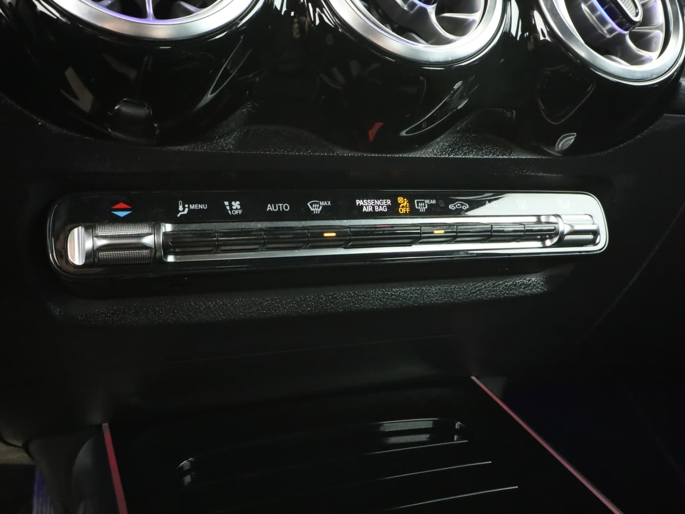 Mercedes-Benz EQB 300 4M Bild 14