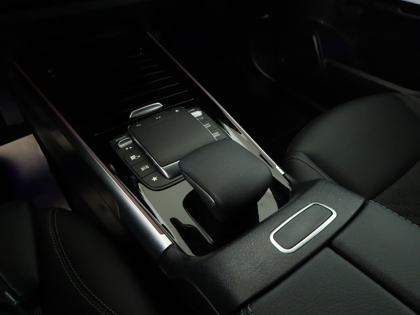 Mercedes-Benz EQB 300 4M Bild 15