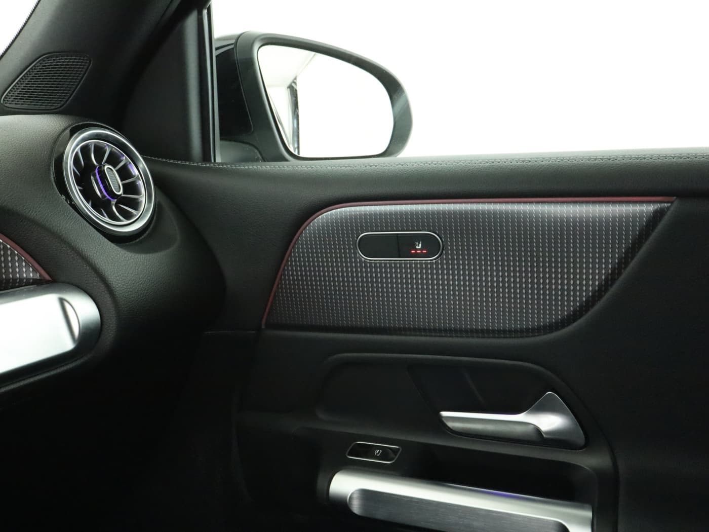 Mercedes-Benz EQB 300 4M Bild 16