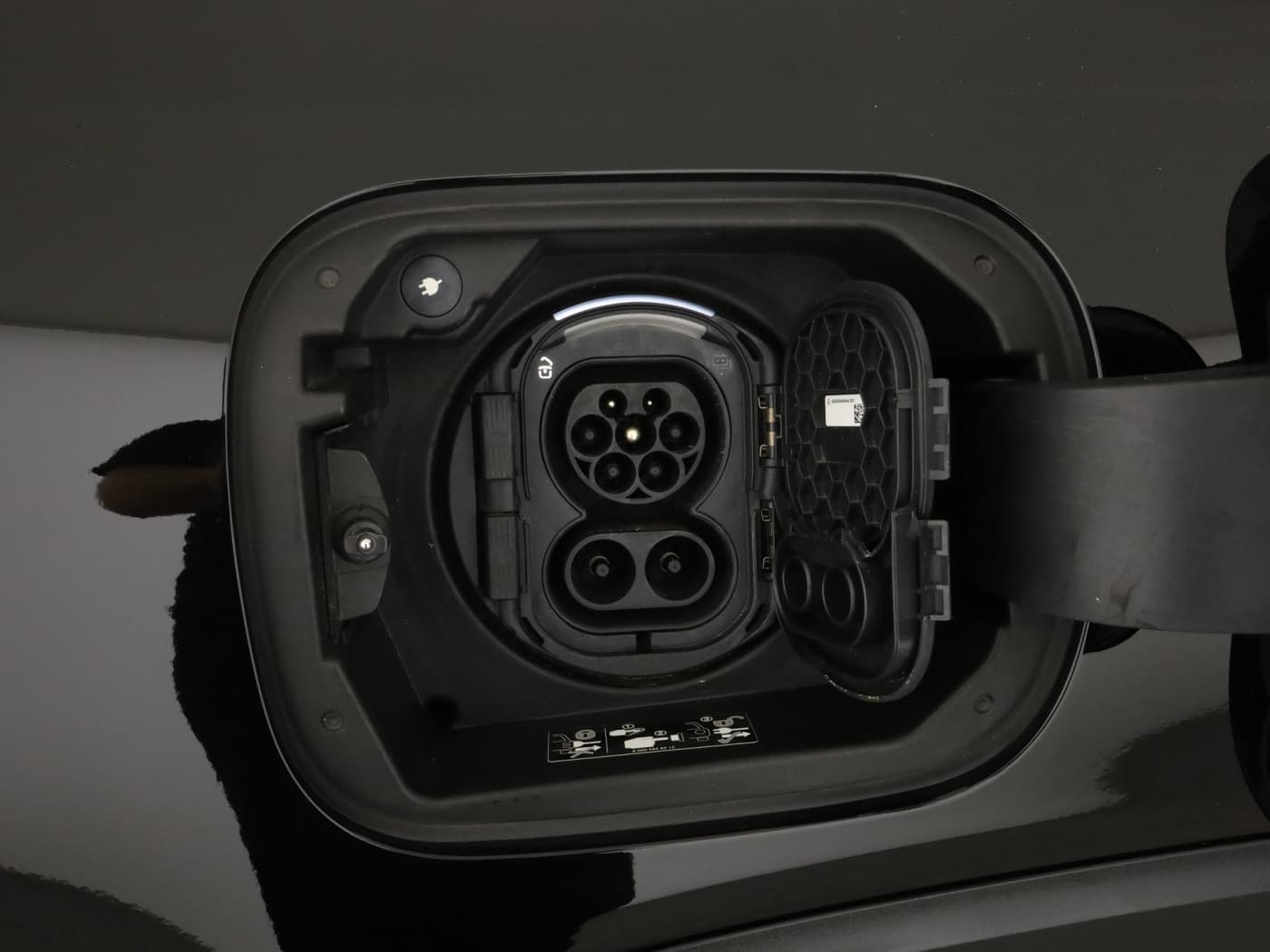 Mercedes-Benz EQB 300 4M Bild 25