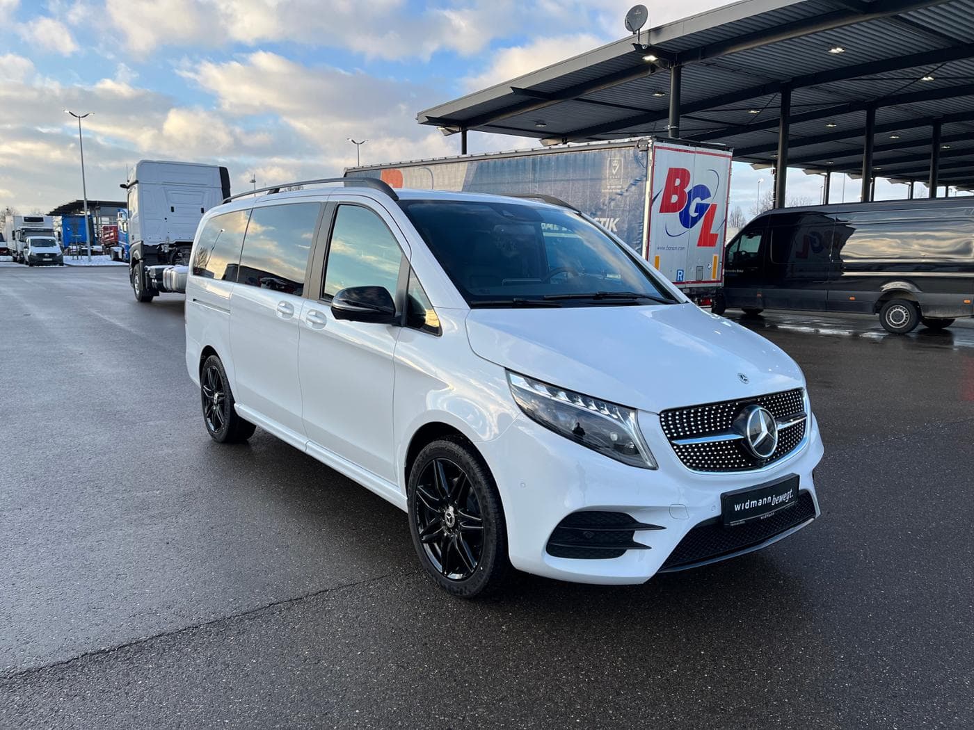 Mercedes-Benz V-Klasse V 300 d 4MATIC AVANTGARDE EDITION Lang Bild 6
