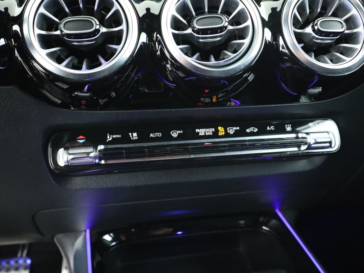 Mercedes-Benz GLA 200 d 4M Bild 14